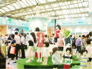 达不到A标的婴幼儿服装下月起禁售。资料图片