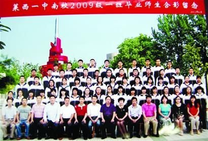 倒数第一也过一本线 最牛高考班跪谢班主任 大众网讯