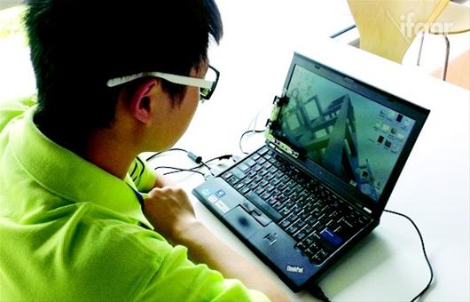 武汉大学生发明神奇软件 眼神可上网打字玩游