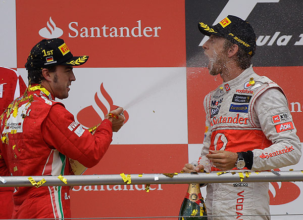 组图:f1德国大奖赛正赛 阿隆索夺冠享受香槟雨