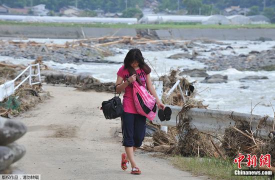 日本九州暴雨死亡人数达30人 近3000人需疏散(组图)