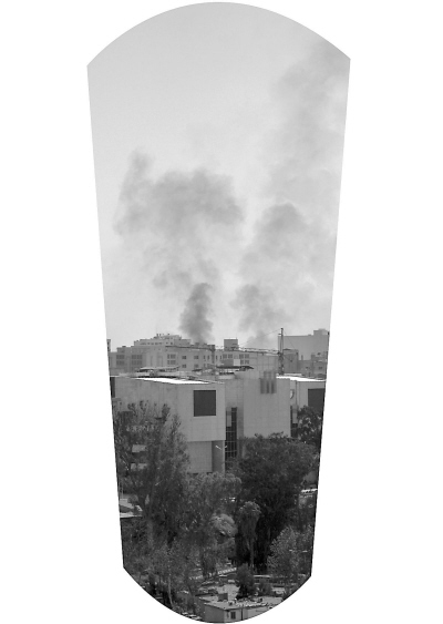 7月20日，叙利亚首都大马士革上空升起滚滚黑烟。新华社发