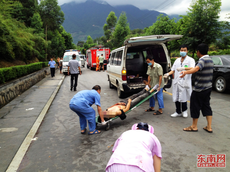 福州闽侯316国道货车与面包车相撞 三人遇难【高清组图】