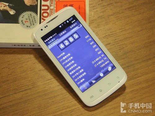 小辣椒手机现场速评 699元最低价双核