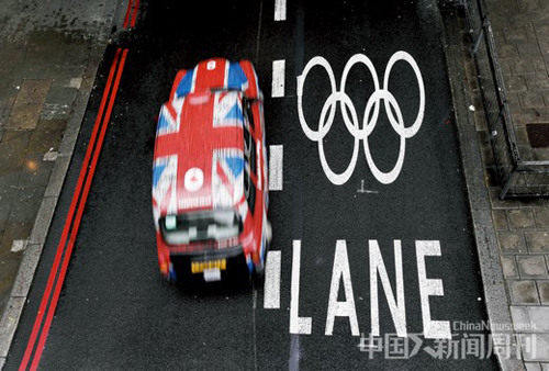 资料图：伦敦市内的奥运车辆专用通道。第30届奥运会将于7月27日至8月12日在英国伦敦举行。东道主英国派出所有参赛国中规模最大的代表团，参与全部26个大项的比赛。