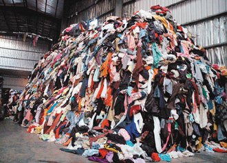 台湾慈济基金会 一年回收600万公斤二手衣(图
