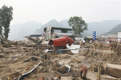 昨日，河北省涞水县三坡镇苟各庄损毁严重。新京报记者 李飞 实习生 王飞 摄