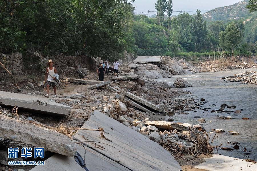 河北洪灾致死人数增至31人2万人需安置(组图)