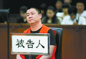 "恶"村官受审    殴打村民 强占耕地 被控诈骗   (北京)怀柔区庙