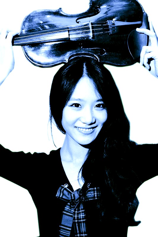 她被誉为中国最美小提琴手(图)