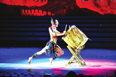 从远古陶鼓到现代水鼓;从地域特色鲜明的兰州太平鼓,安塞腰鼓,凤阳