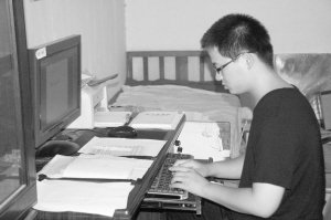 90后男孩高考后帮母扫街 同学受感染勤工俭学 90后男孩高考后帮母扫街 同学受感染勤工俭学