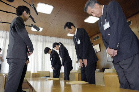 鞠躬道歉 保存到相册 大津市长就此事接受媒体采访   据日本媒体7月26