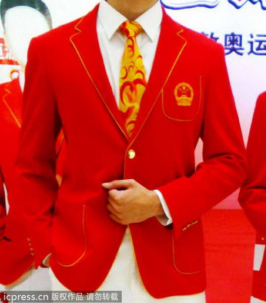 图文:中国伦敦奥运礼服亮相 男运动员礼服