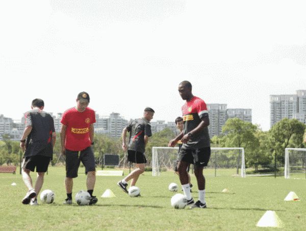DHL为上海倾力呈现曼联足球训练营