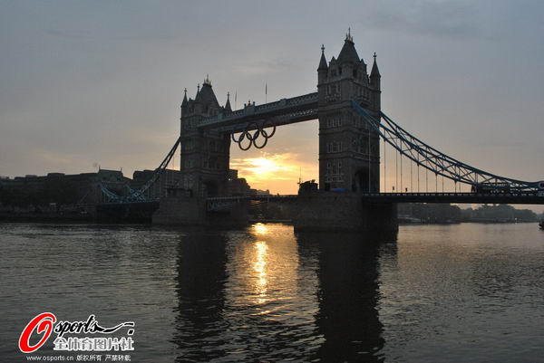 图文:清晨时分的伦敦桥 阳光正好