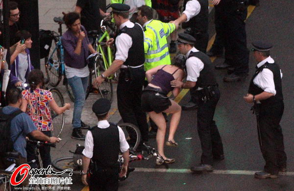 图文:奥运抗议者街头被捕 抗议者被捕