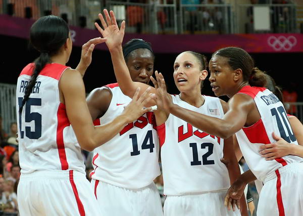 图文:奥运会美国女篮亮相 庆祝进球