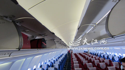 空客a330内部宽大,有298个座位