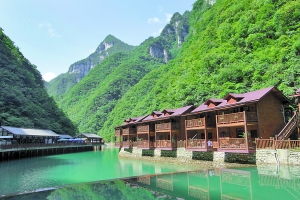 上周末两天,南川金佛山,神龙峡景区接待消夏避暑游客达5万余人