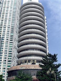 图文:长海"巨轮"为何这样灰暗衰败
