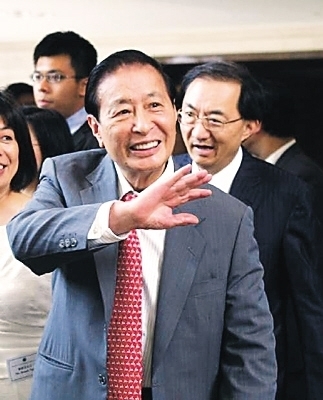 恒基兆业,中华煤气主席,新鸿基地产副主席.
