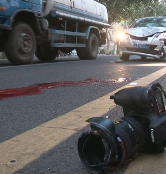 上海两名记者南京遭遇车祸 一死一伤【组图】