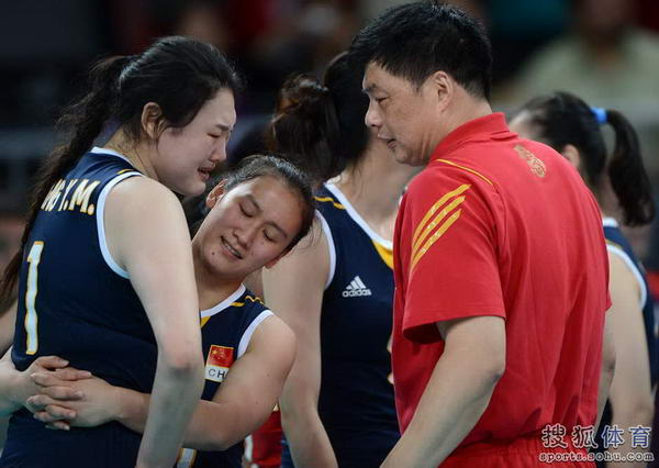 奥运图:中国女排力克土耳其