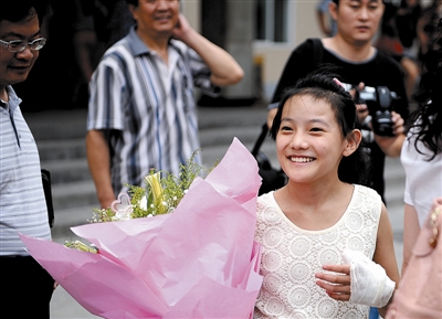 残疾女孩圆圆出院(图)