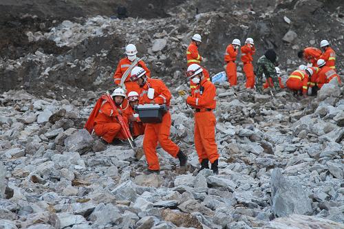 新疆新源县境内发生一起泥石流 28人失踪 已发现两名遇难者