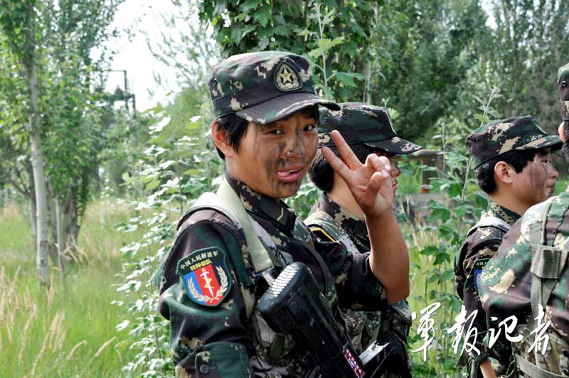 兰州军区某部女子特种兵训练花絮集锦(组图)