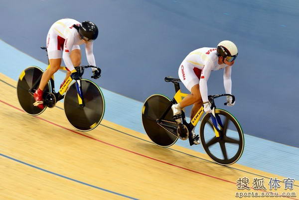 奥运图:中国自行车队破世界纪录 飞驰