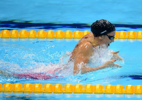 奥运图:女子200米蛙泳索尼夺冠 蛙泳比赛现场