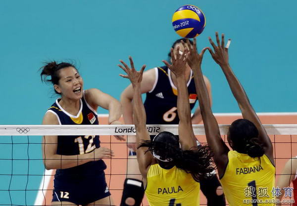 奥运图:中国女排负巴西遭连败 曾春蕾扣杀