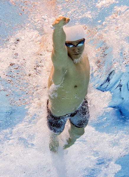奥运图:男子1500米自由泳小组赛 精彩瞬间