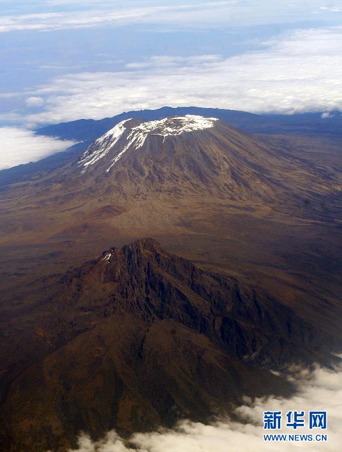 非洲最高山峰乞力马扎罗山峰海拔5895米 山顶气温比同