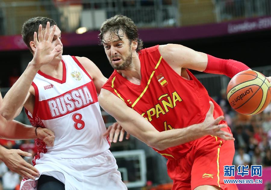 男子篮球小组赛:俄罗斯战胜西班牙(组图)