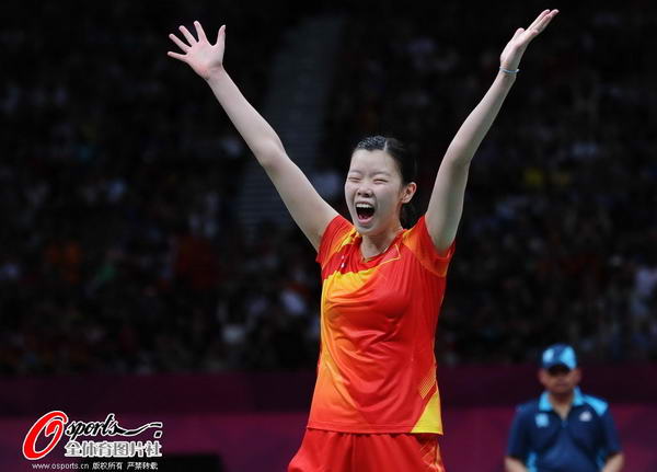 奥运图:羽毛球女单包揽金银 怒吼庆祝胜利