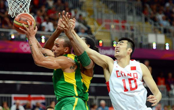 奥运图:男篮小组赛中国vs巴西 上篮