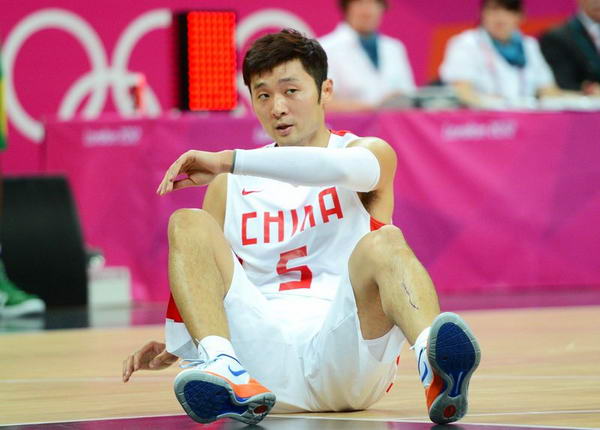 奥运图:男篮小组赛中国vs巴西 比赛中
