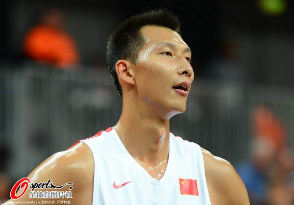 中国男篮打架易建联原因