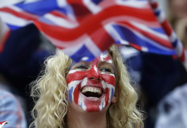 奥运图:澳大利亚男篮大胜英国 英国球迷