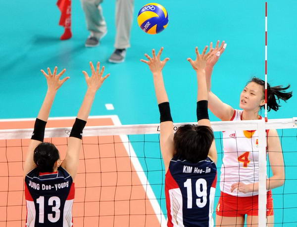 奥运图:中国女排险胜韩国 惠若琪在比赛中