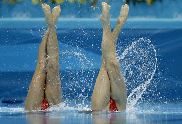 奥运图:花游双人中国姑娘排第二 美丽双腿