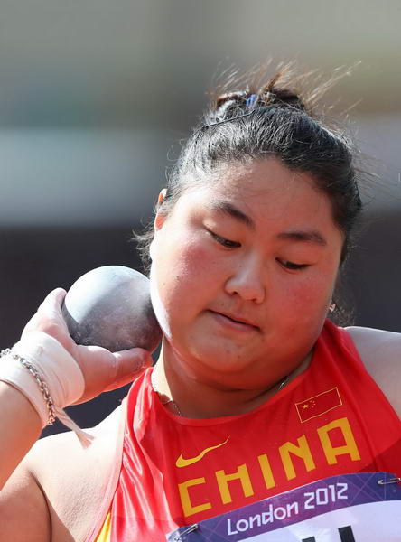 奥运图:女子铅球中国三选手进决赛 准备