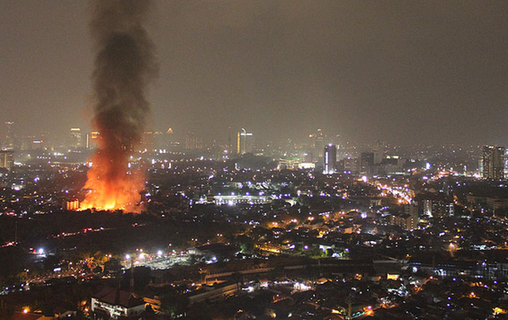 印尼首都雅加达发生重大火灾 伤亡不详(图)