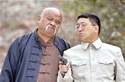 集结了香港著名喜剧演员陈小春与内地笑星句号
