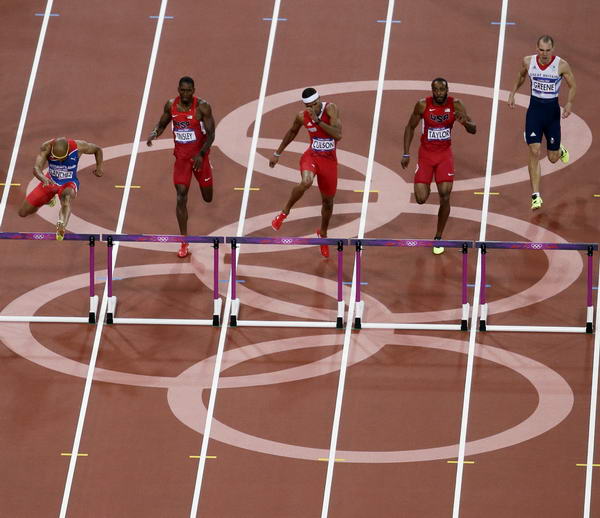 奥运图:400米栏桑切斯夺冠 比赛中跨栏