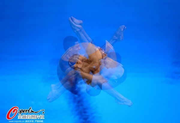 奥运图:跳水男子三米板预赛 空中幻影