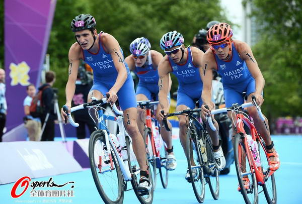奥运图:男子铁人三项布朗夺得金牌 自行车比赛